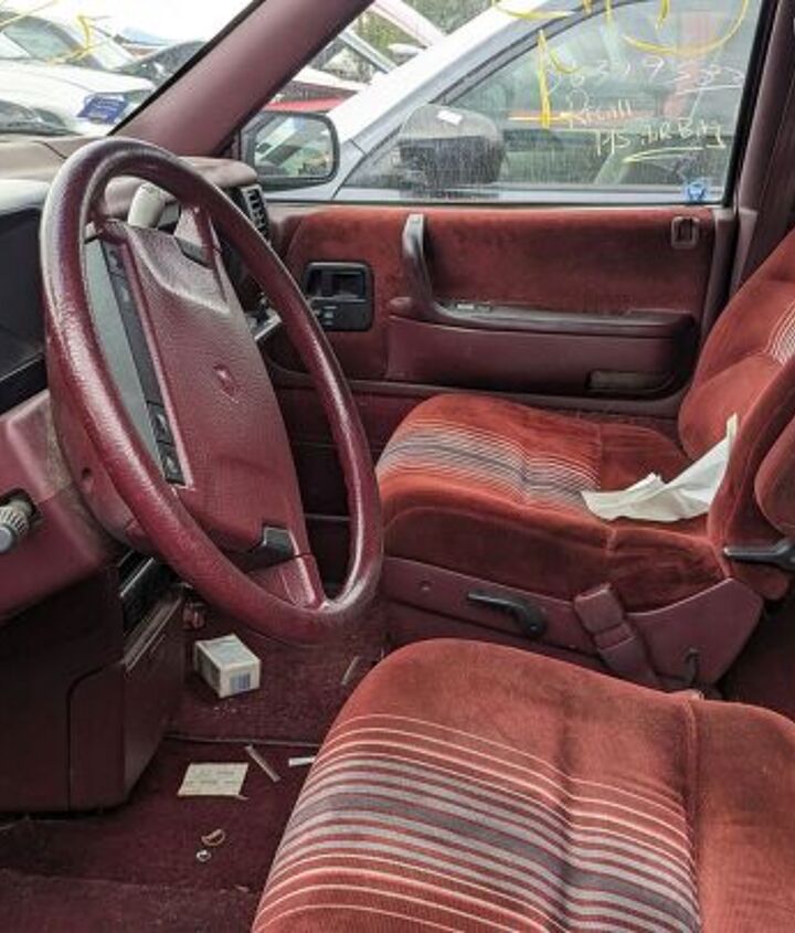 junkyard find 1991 dodge grand caravan le