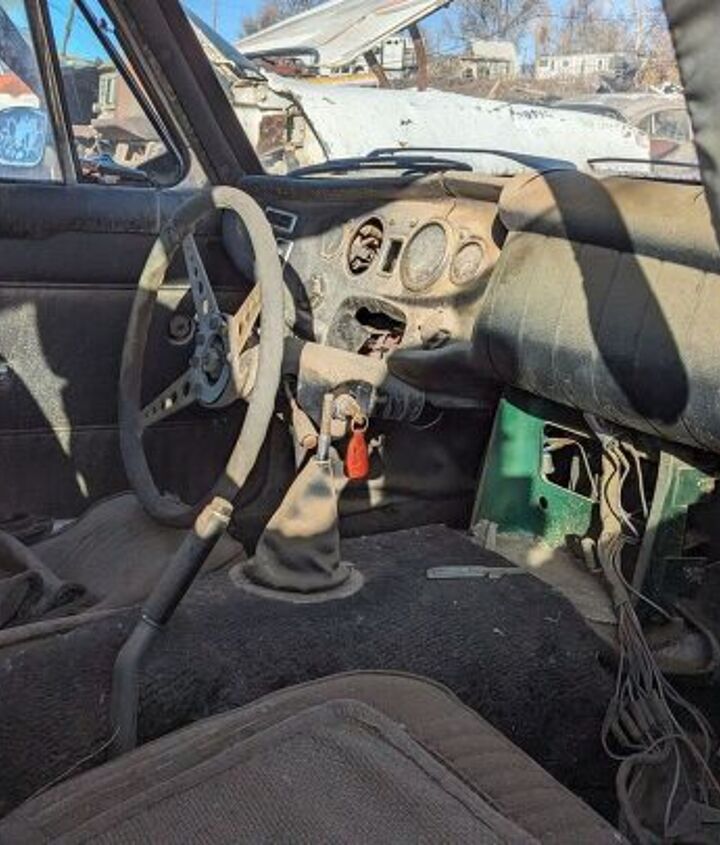 junkyard find 1971 mg mgb gt