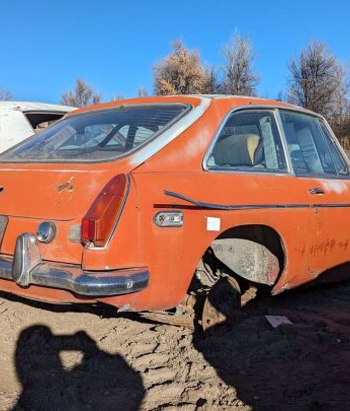 junkyard find 1971 mg mgb gt