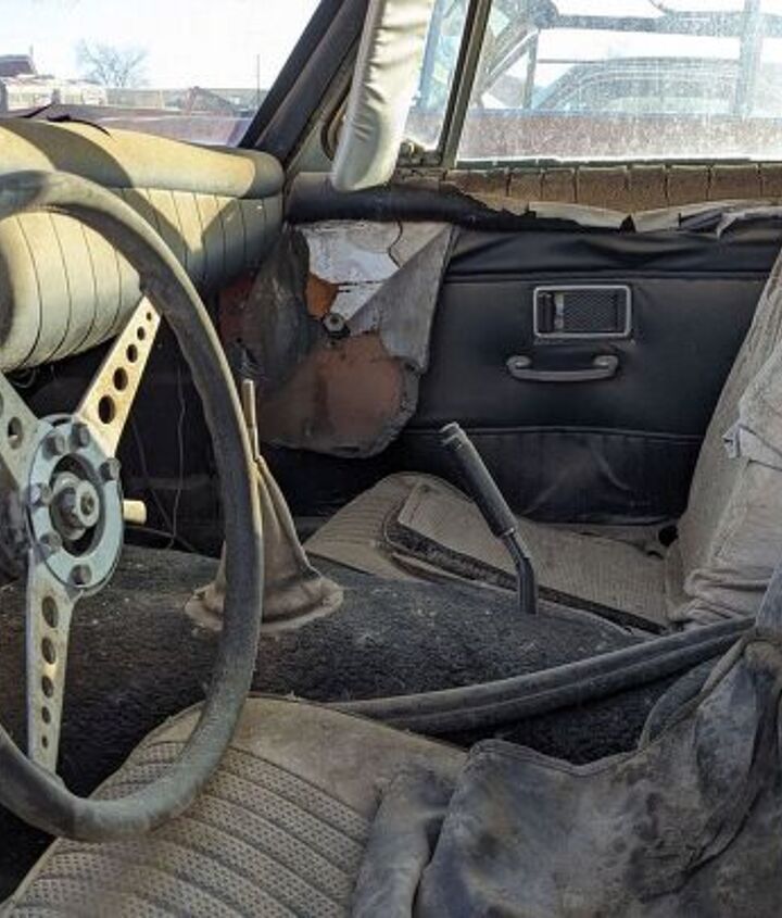 junkyard find 1971 mg mgb gt