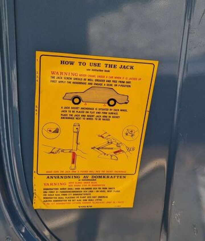 junkyard find 1983 volvo dl sedan with 327k miles