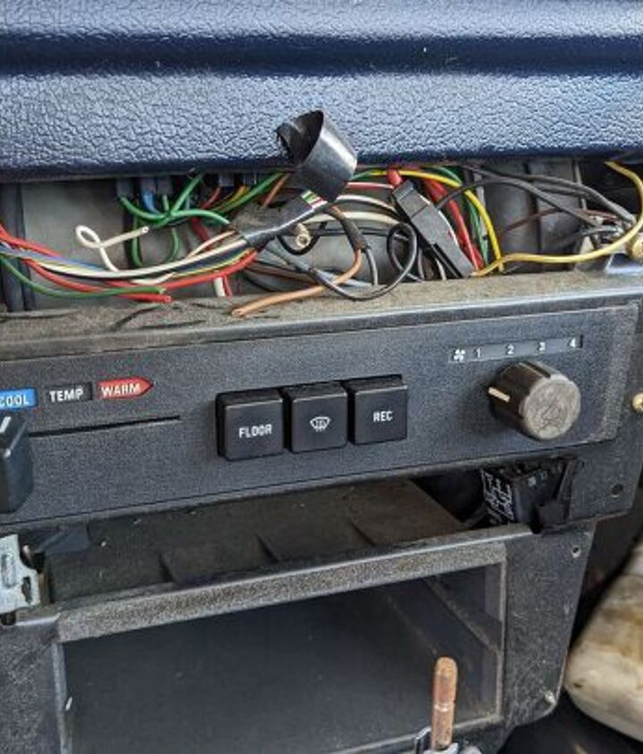 junkyard find 1983 volvo dl sedan with 327k miles