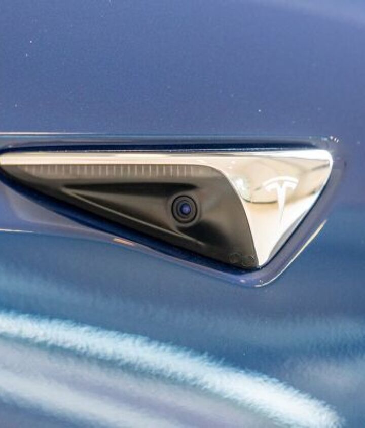 tesla recalls 200 000 vehicles for rearview camera glitch