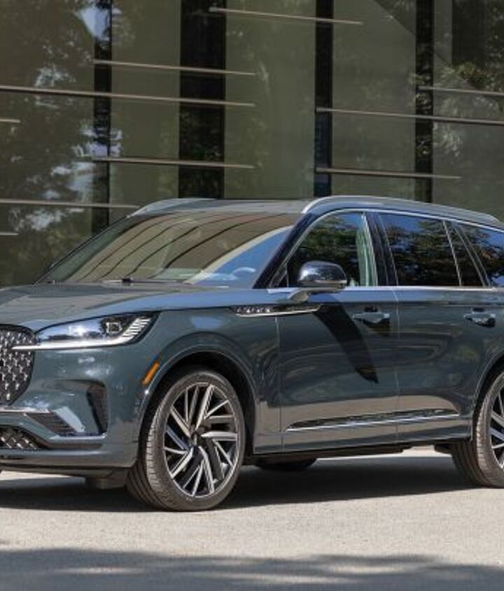 the 2025 lincoln aviator picks up a new face and more tech