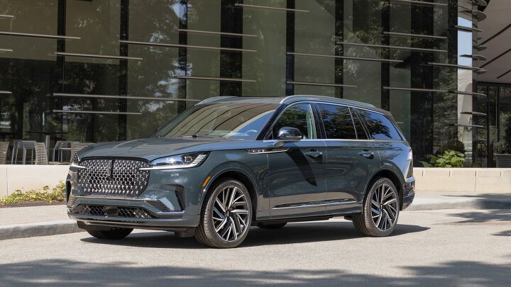 the 2025 lincoln aviator picks up a new face and more tech