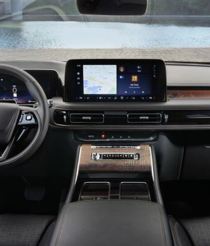 the 2025 lincoln aviator picks up a new face and more tech