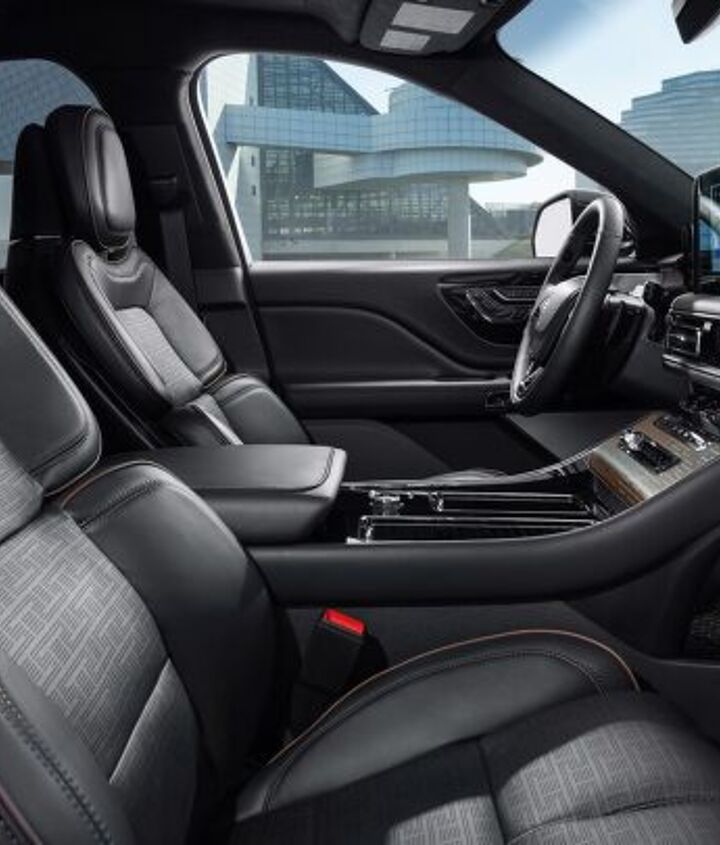 the 2025 lincoln aviator picks up a new face and more tech