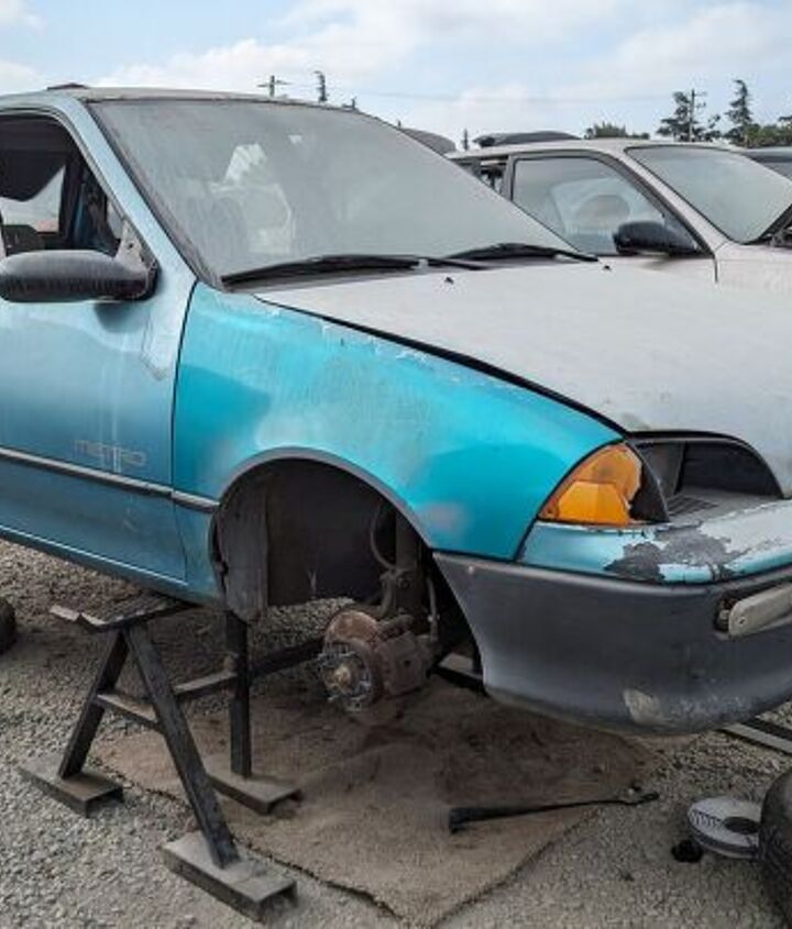 junkyard find 1992 geo metro 4 door hatchback