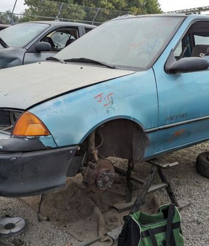junkyard find 1992 geo metro 4 door hatchback