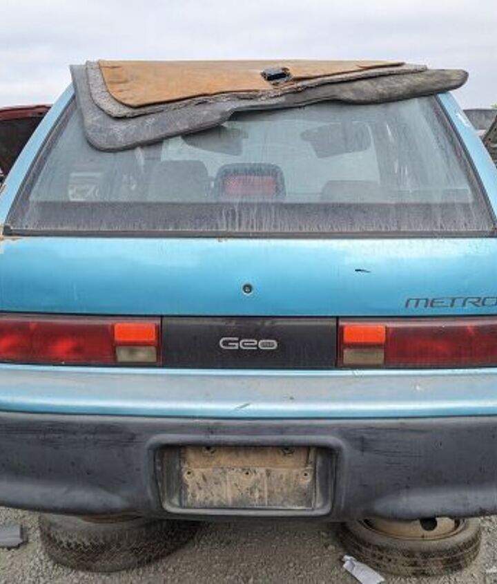 junkyard find 1992 geo metro 4 door hatchback