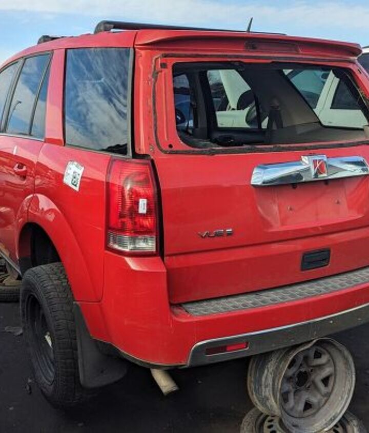 junkyard find 2007 saturn vue green line