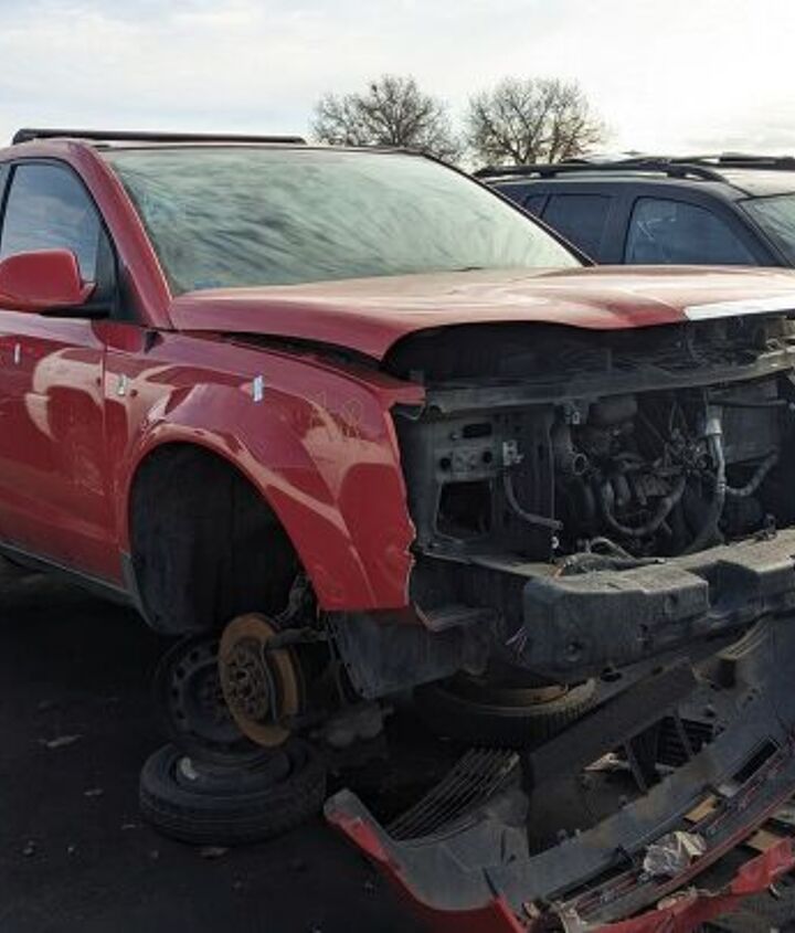 junkyard find 2007 saturn vue green line