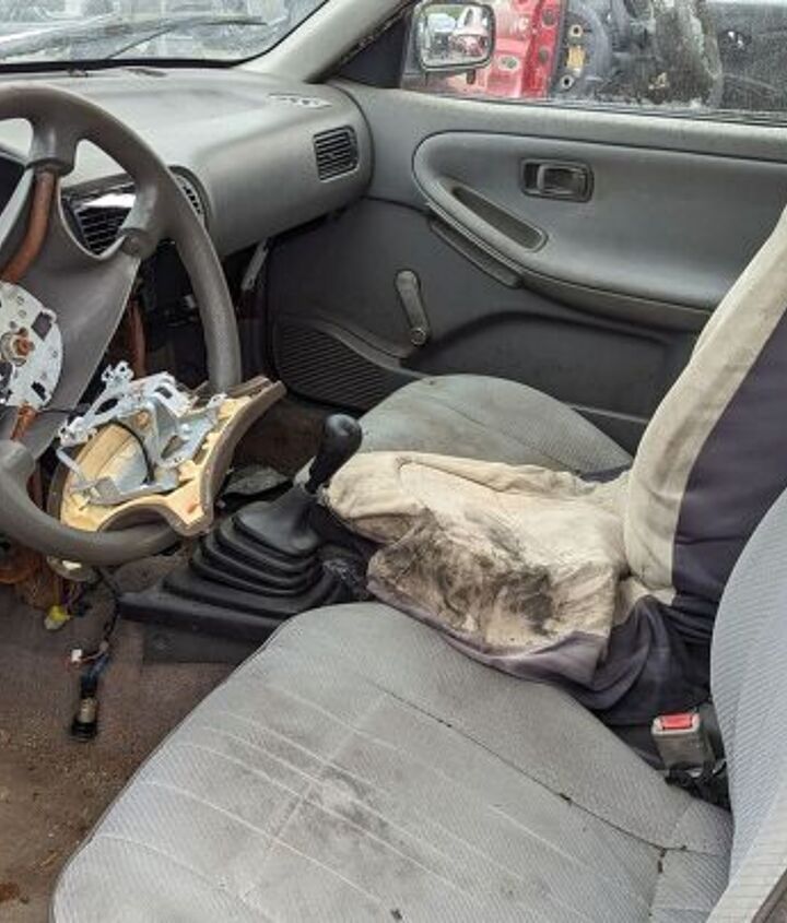 junkyard find 1993 nissan sentra with 320 165 miles