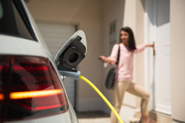 why more americans are considering electric cars now than ever before, Photo credit husjur02 Shutterstock com