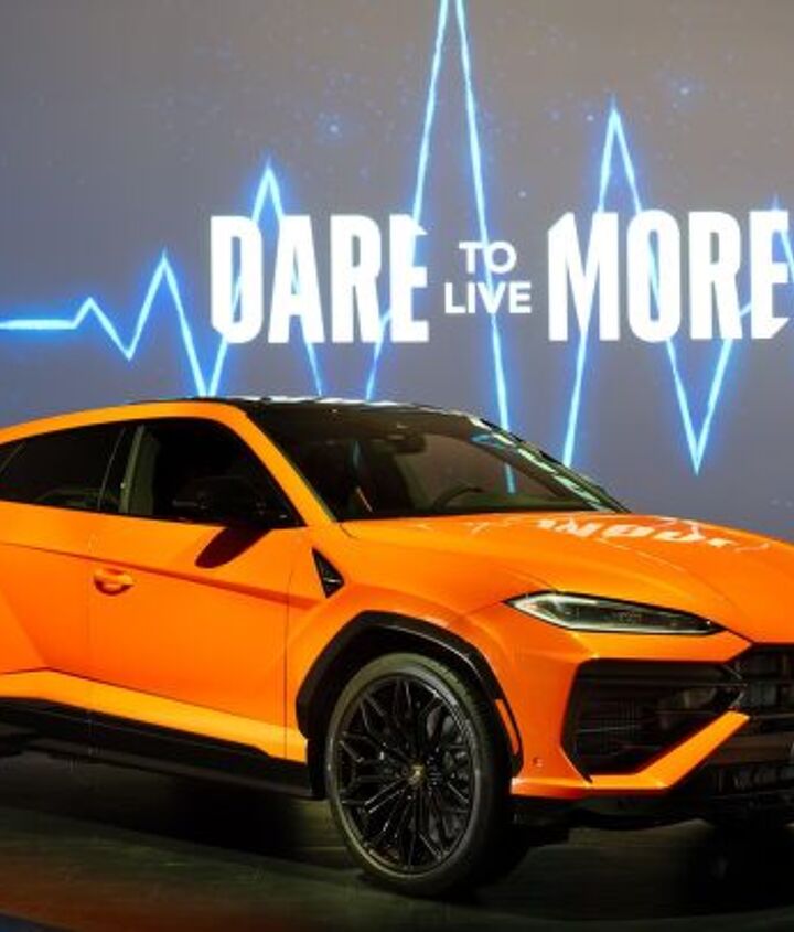 lamborghini electrifies its first suv with the urus se