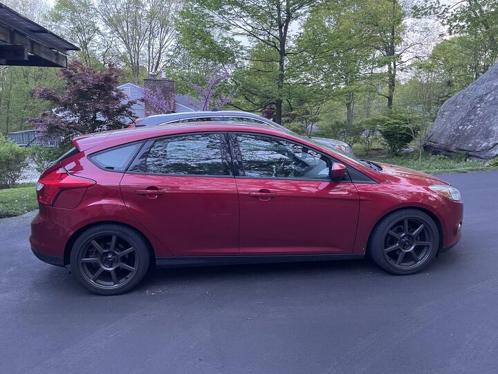 used car of the day 2012 ford focus se