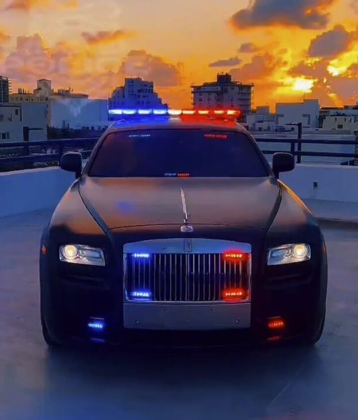 miami-beach-police-showcase-rolls-royce-recruitment-vehicle-angering-everyone tacika.ru