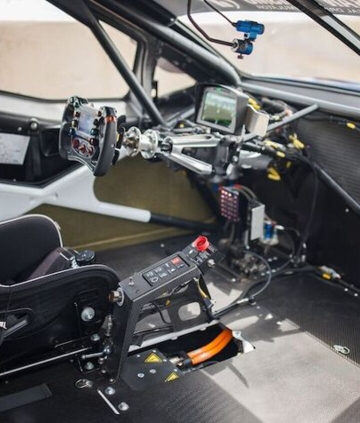 ford unveils 1 400hp f 150 lightning supertruck for pikes peak