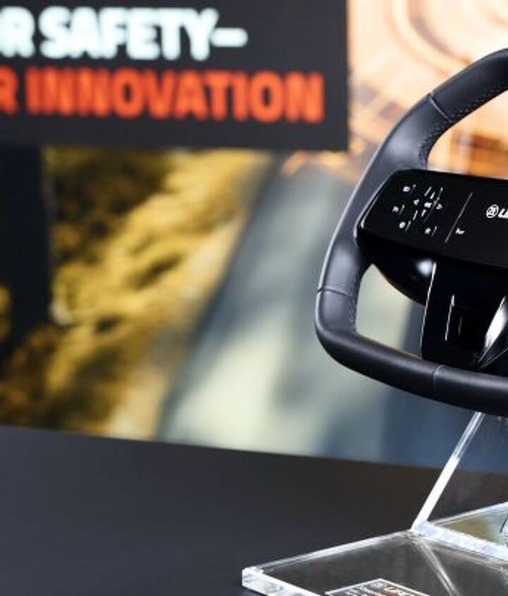 zf lifetec s new concept has airbag that works with steering wheel displays