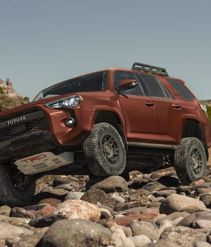 toyota-forced-to-recall-33-000-cars-because-local-distributor-used-wrong-stickers tacika.ru