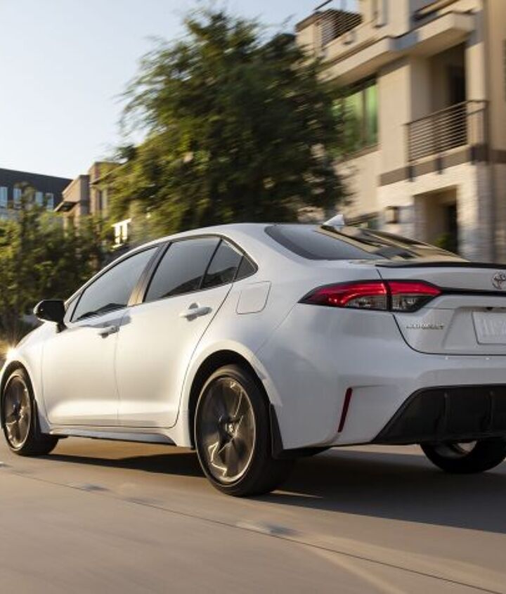 toyota-forced-to-recall-33-000-cars-because-local-distributor-used-wrong-stickers tacika.ru