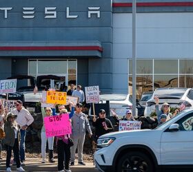 tesla protests intensify over the weekend with six arrested in nyc