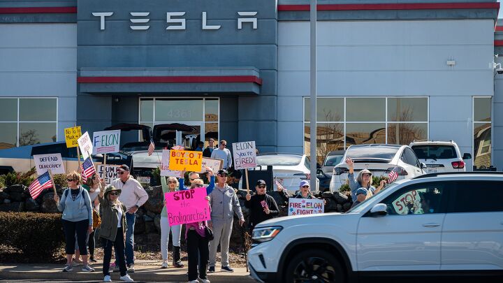 Tesla Model Ss Protest Tesla Protests Intensify Over the Weekend With Six Arrested in NYC ...