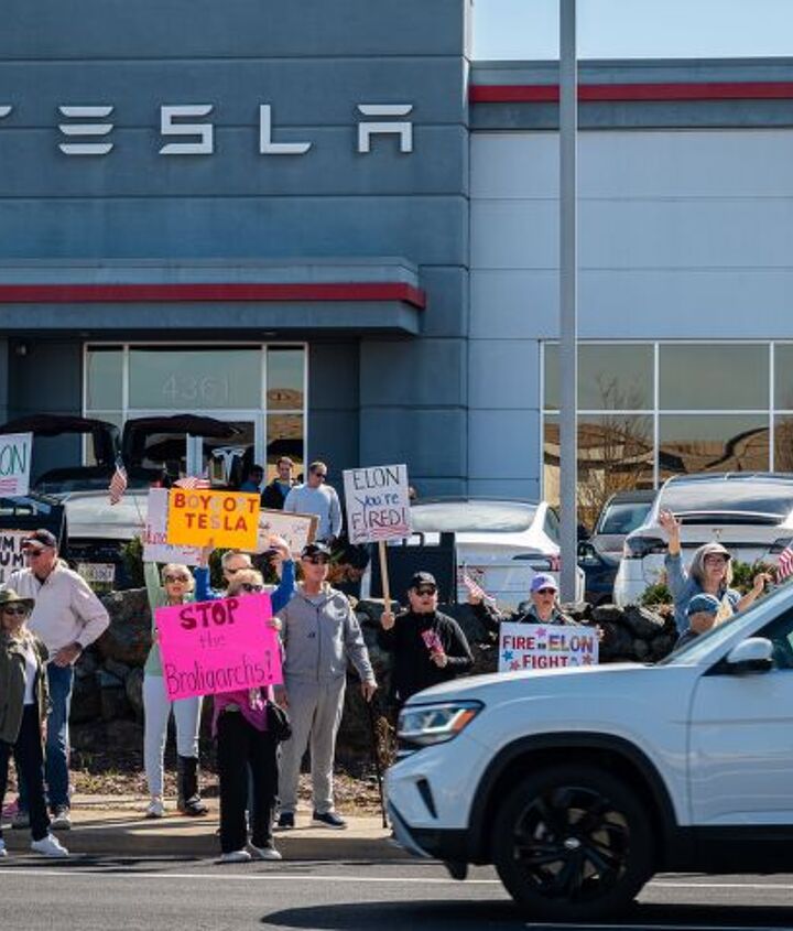 report-incendiary-devices-found-at-texas-tesla-showroom tacika.ru