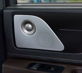 see more photos of the 2025 lincoln aviator