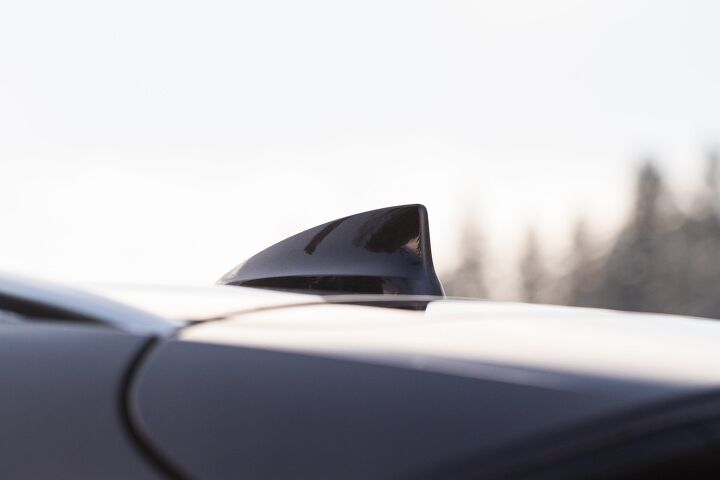 What Is A Shark Fin Antenna: Ultimate Guide to Benefits & Uses