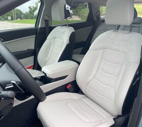 see more photos of the 2026 kia sportage hybrid