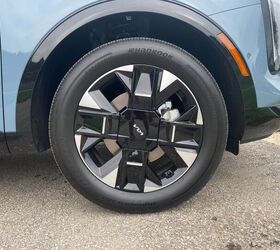 see more photos of the 2026 kia sportage hybrid