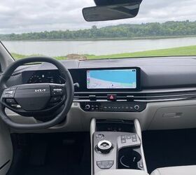 see more photos of the 2026 kia sportage hybrid