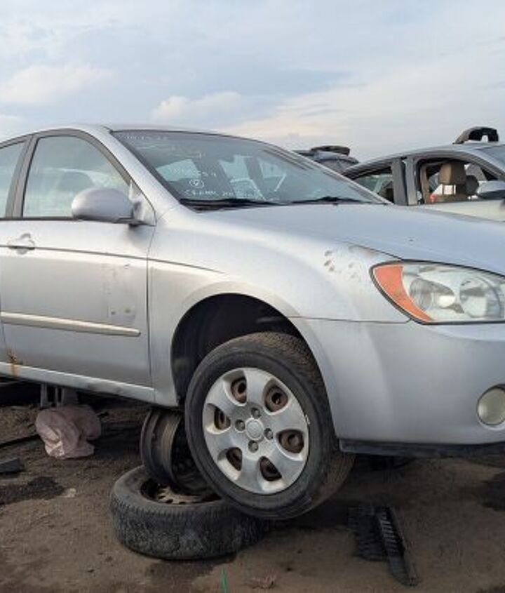junkyard find 2004 kia spectra with 448 559 miles