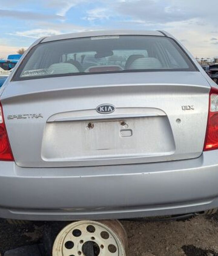 junkyard find 2004 kia spectra with 448 559 miles