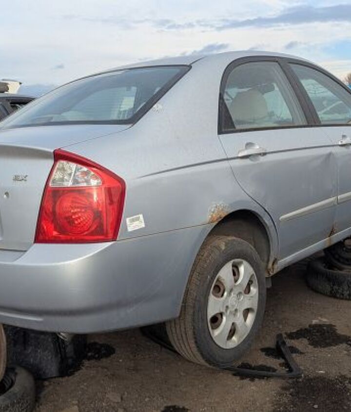 junkyard find 2004 kia spectra with 448 559 miles