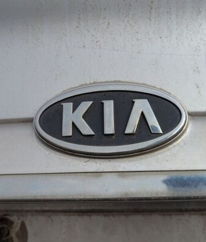 junkyard find 2004 kia spectra with 448 559 miles