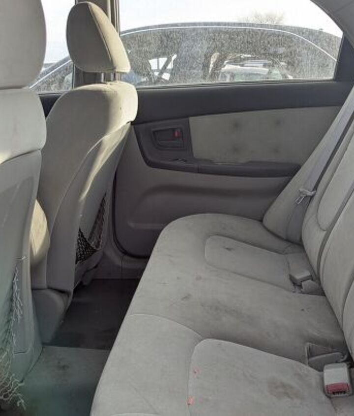 junkyard find 2004 kia spectra with 448 559 miles