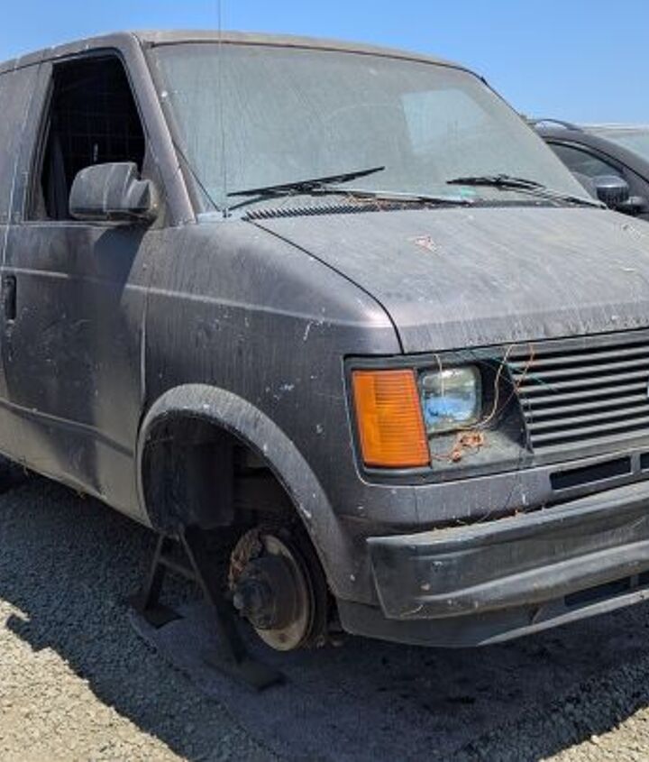 junkyard find 1991 chevrolet astro cargo van with 425 127 miles