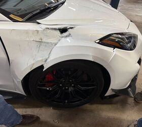 another c8 corvette falls off vehicle lift