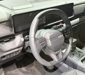 kia unveils bigger roomier seltos at new york auto show