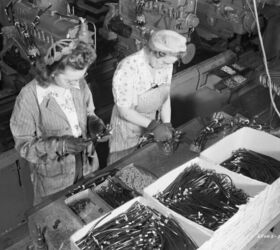 pentagon asks u s automakers to start building weapons