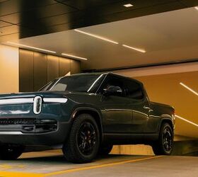 Feds Investigating 115K Rivian R1T, R1S Vehicles