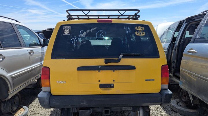 junkyard find 2000 jeep cherokee sport freedom edition