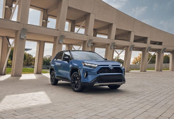 二手豐田 RAV4 價格飆漲,尤其油電混合車款更是驚人