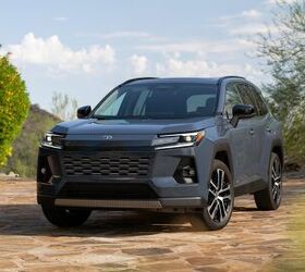 二手豐田 RAV4 價格飆漲，尤其油電混合車款更是驚人