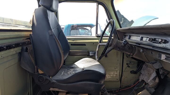 junkyard find 1975 international harvester 200 4x4 pickup