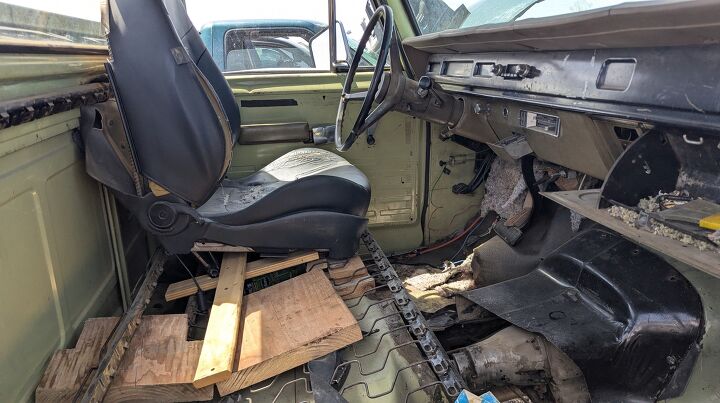 junkyard find 1975 international harvester 200 4x4 pickup