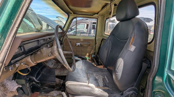 junkyard find 1975 international harvester 200 4x4 pickup