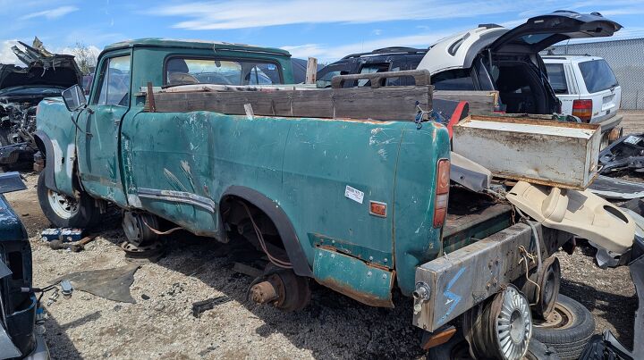 junkyard find 1975 international harvester 200 4x4 pickup